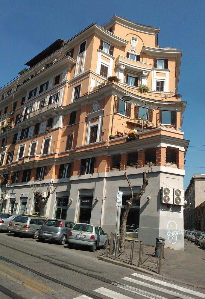 Luna * Rome